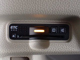 デザインスッキリのビルトイン『ETC』!高速道路の特典はもちろん、キャッシュレスなので料金所では徐行するだけで通過可能です!