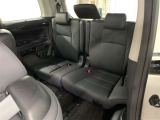 サードシートもひろびろとしたスペースを確保しています。大人数でのお出かけもばっちりです!
