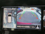 アラウンドビューモニター装備なので上から見下ろす感覚で駐車出来ます。 映像はナビ画面に映ります。
