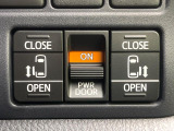 【両側パワースライドドア】スマートキーや運転席のスイッチで後席両側スライドドアの開閉が可能♪電動だから力を入れてドアを開ける必要が無く、小さなお子様でも簡単に開け閉めでき快適です♪