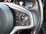クルーズコントロールが装備されており、速度設定をするだけで一定の速度で自動走行が可能!!一定速度の走行なので燃費の向上やアクセルペダルを踏む必要が無いので長距離ドライブが快適になります!!