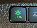★ECONスイッチ★ エコドライブを加速しよう!スイッチをONにすると、運転の仕方によるロスを抑え込み燃費をよくするようクルマが頑張ります(*^ー^*)燃費向上にチャレンジ♪
