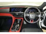 運転席周りのレイアウトをご覧ください。ナビゲーションが綺麗に装着されすっきり収まってますね!