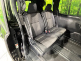 後部座席も気になるようなキズ・汚れやへたり等、大きなダメージはなく、良好な状態です。