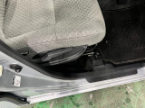 痛みの出やすい運転席シートの角、フロアマット、座面、ともに良好です