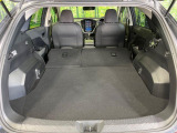 積み下ろしのしやすいデッキにはたっぷりと荷物を積み込んでいただけます。遊びから仕事まで、様々なシーンで頼れます♪