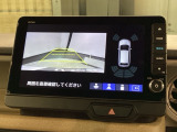 リバースギアに入れるだけで後方の表示へ切り替わります。夜間や雨の日の駐車も楽になりますよ。