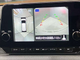 【アラウンドビューモニター】車を上から見下ろしているかのような映像で周囲の状況がひと目で確認、狭い駐車場に駐車するときも安心です♪