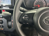 運転中、オーディオの操作をしてて、ハッとしたことはありませんか?ステアリングスイッチは、運転中でもハンドルでオーディオの操作が可能です。安全なドライブをサポートします。
