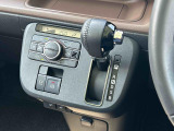 操作し易いインパネシフト、滑らかな加速のCVTで燃費も良いですよ。