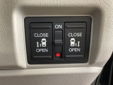リアドアは乗り降りに便利な両側電動スライドドアです。また運転席に座っていながらスイッチ操作で自在にスライドドアを開け閉めできます。