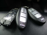 インテリジェントキーをカバンやポケットに入れて持っているだけで、ボタン一つでドアロックを開閉でき、エンジンスタートまで出来ちゃいます。慣れると大変便利ですよ!