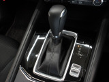 アクセルペダルを踏み込む量や速さに応じて変速パターンを最適制御し、人馬一体の運転感覚を発揮してくれる6速オートマ!