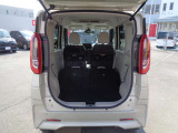 荷室も綺麗です 普段のお買い物や通勤送迎等に十分な荷室スペースがあります シートを倒すと大きな荷物の積載も可能です