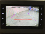 バックカメラが付いているので後方確認が非常にしやすいです。今や運転初心者も熟練者も必須装備!ついていて損はないですね♪