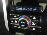 エアコンはオートエアコンになっています。