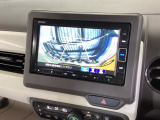 バックも安心のバックカメラ付いています。バックカメラがあると、いつでも安全にバックできますね。死角も減ります。