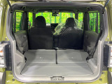 普段のお買い物や通勤、送迎等に十分な荷室スペースを確保しております。セカンドシートを倒すと、大きな荷物の積載も可能です♪