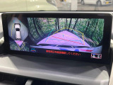 【パノラミックビューモニター】専用のカメラにより、上から見下ろしたような視点で360度クルマの周囲を確認することができます☆死角部分も確認しやすく、狭い場所での切り返しや駐車もスムーズに行えます。