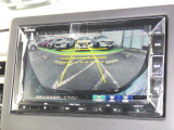 バックカメラで駐車も安心。死角を減らして、安全にサポート。初めての場所でもスムーズに、あなたの運転をもっと快適にしてくれます!