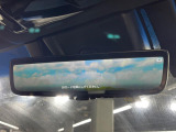 【デジタルインナーミラー】カメラが撮影した車両後方の映像をルームミラー内に表示。クリアな視界で状況の確認が可能です!※ドラレコ機能ご利用には別途SDカードをご用意いただく場合があります。