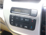 オートエアコンのお車ですので室内の温度をスムーズに調整してくれます♪