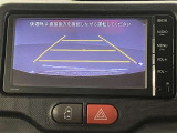 バックカメラが付いているので後方確認が非常にしやすいです。今や運転初心者も熟練者も必須装備!ついていて損はないですね♪