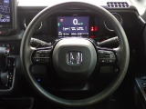 ハンドル左側にはオーディオ操作が出来るオーディオリモートコントロールスイッチ、右側にはHonda SENSINGとオートクルーズコントロールのスイッチを装備!