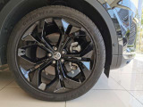 【21インチオプションホイール￥89,000】グリップ力もある大口径のアロイホイール当モデルとかなりマッチしております。