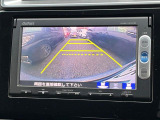 【バックカメラ】駐車時に後方がリアルタイム映像で確認できます。大型商業施設や立体駐車場での駐車時や、夜間のバック時に大活躍!運転スキルに関わらず、今や必須となった装備のひとつです!