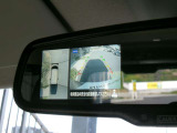 ディスプレイ付自動防眩ルームミラーです☆こちらの左側に映っているのは、アラウンドビューモニターの映像です♪