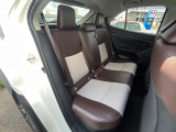 後部座席も気になるようなキズ・汚れやへたり等、大きなダメージはなく、良好な状態です。