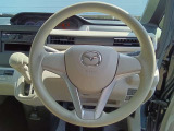 安心のエアバック。純正のステアリングですのでもしもの時も乗員保護に役立ちます。
