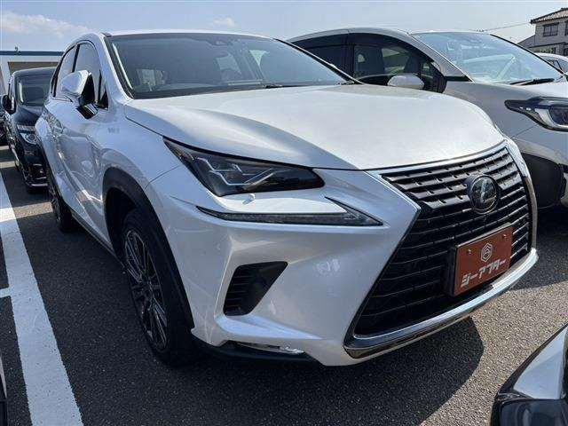 NX 300 Iパッケージ 4WD 禁煙車 三眼LEDヘッドライト