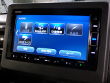 CD、DVD、Bluetooth、AM、FM、AUX、スマートフォン接続ができます。
