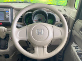 インテリアに合わせたデザインのステアリングは、運転される方のことも考え、運転しやすい形状、大きさです。是非一度、実際に触ってお確かめください。