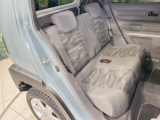 後部座席も気になるようなキズ・汚れやへたり等、大きなダメージはなく、良好な状態です。