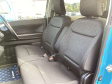 ゆったりとしたフロントベンチシートです。運転席と助手席にシートヒーターが付いています。