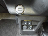 運転席・助手席にはシートヒーターが付いております☆