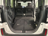 リアシートを倒すと、ラゲッジスペースを広くお使いいただけます!