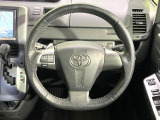 【純正革巻きステアリング】上質な革を使用することで、手にしっかり馴染みとても運転しやすいハンドルです♪