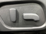 【パワーシート】スイッチ一つで簡単にシートの微調整が可能!電動だから力もいりません!快適なシートポジションにセットして、快適なドライブをお楽しみください。