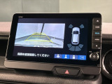 リバースギアに入れるだけで後方の表示へ切り替わります。夜間や雨の日の駐車も楽になりますよ。
