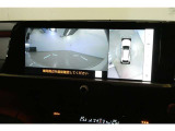【パノラミックビューモニター&フロントビュー】見通しの悪い交差点やT字路などで車両の前方と左右方向の状況確認をする為に車両上方と前方カメラからの映像を同時に表示するので周りがハッキリ確認でき安心です