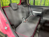後部座席も気になるようなキズ・汚れやへたり等、大きなダメージはなく、良好な状態です。