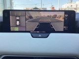 狭い場所での駐車や、すれ違いなどでより的確な運転操作に役立つ、360&deg;ビューモニターが装備されています。