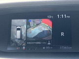 アラウンドビューモニター装備。前後左右4つのカメラから解析した、まるで上から車を見たような画像が映し出され、車の死角や駐車場の線も確認ができるようになります。日産の先進装備の1つです。