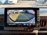 バックでの駐車が苦手な方や運転にあまり自信のない方でも後方の視界をしっかりサポート。安心して車庫入れが出来るバックカメラを装備しています!