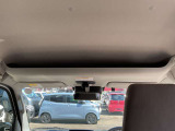 ハイルーフ車ですので、オーバーヘッドシェルフがあります!お仕事の書類等の整理にも役立ちますね☆もちろん頭上も広々としてます♪