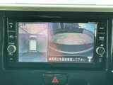 アラウンドビューモニター搭載。上から見下ろしたように液晶に映るのでスムーズな駐車をサポートします。
